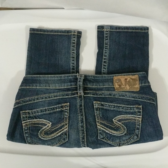 Silver Tuesday 16.5" Capri Dark Wash Jeans - size 27 - Picture 6 of 8